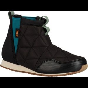 Kids size 1 teva ember black pull on bootie